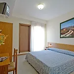 Hotel Centrale ايراكليا ماري
