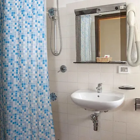 Hotel Centrale Hotell 3*