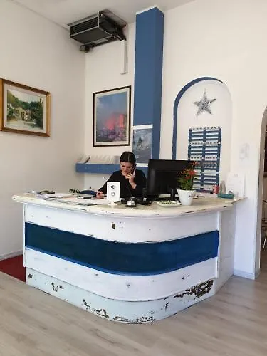 Hotel Centrale 3* ايراكليا ماري