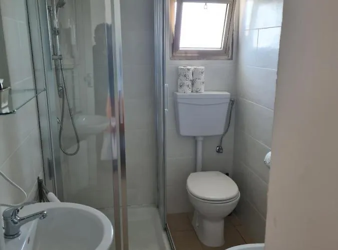 فندق Hotel Centrale ايراكليا ماري