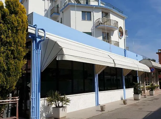 Hotel Centrale فندق 3*