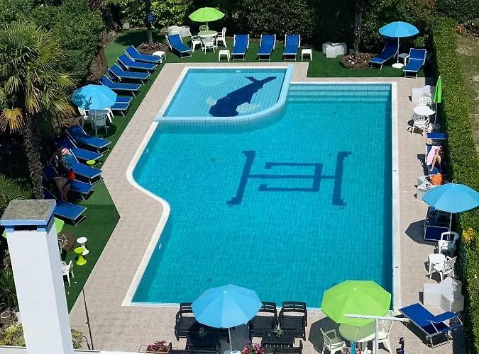 فندق Hotel Centrale ايراكليا ماري