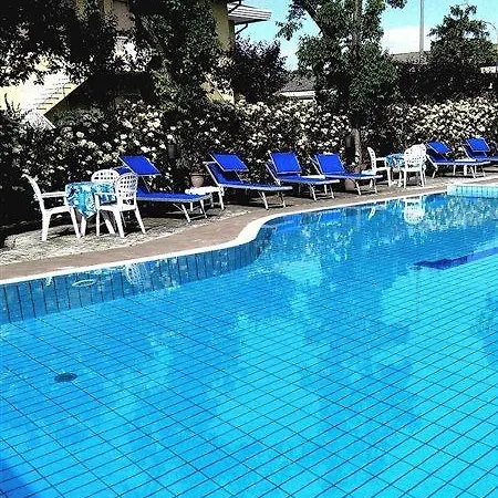 Отель Hotel Centrale Эраклея-Маре